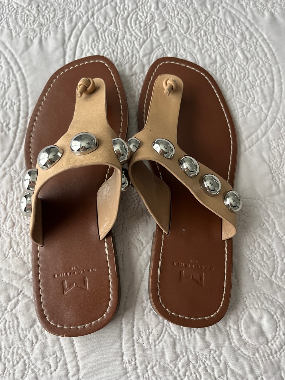 MARC FISHER LTD Studded Leather Thong Sandals Tan Silver Size 7 Boho Festival